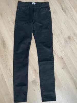 Svarta skinny jeans från 157 - Se bilder 