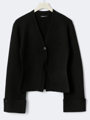 Svart kofta från Gina tricot - Tröja från Gina tricot köpt precis oanvänd st xs