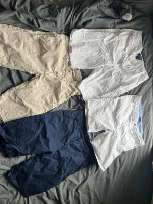 Shorts  - Hejsan! Säljer nu 4 par shorts i storlekar 160-170. I märkena, Ralph lauren, gant och Kappahl, priset är för alla, kom med förslag om ni vill köpa i styck. 