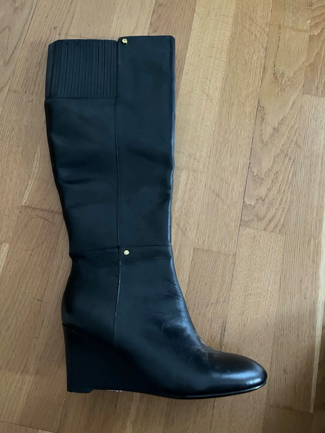 Svarta kilklackade stövlar  - 2