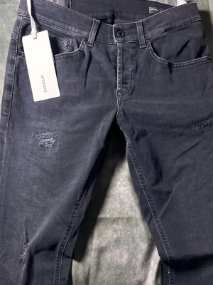 Helt nya Dondup George jeans  - Nya | Size 30  | fraktar spårbart inom 24 timmar |  för att köpa klicka ” köp nu” | vid frågor skriv ett meddelande |