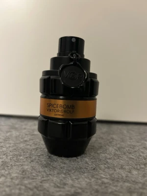 Spicebomb Extreme från Viktor & Rolf - Spicebomb Extreme från Viktor & Rolf, Riktigt najs doft. Ca 30/50ml kvar