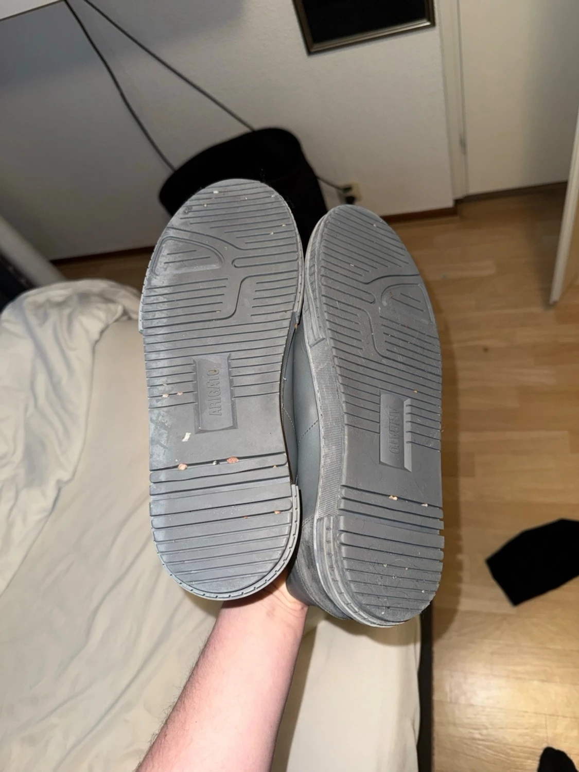 Gråa sneakers från Axel Arigato - 3