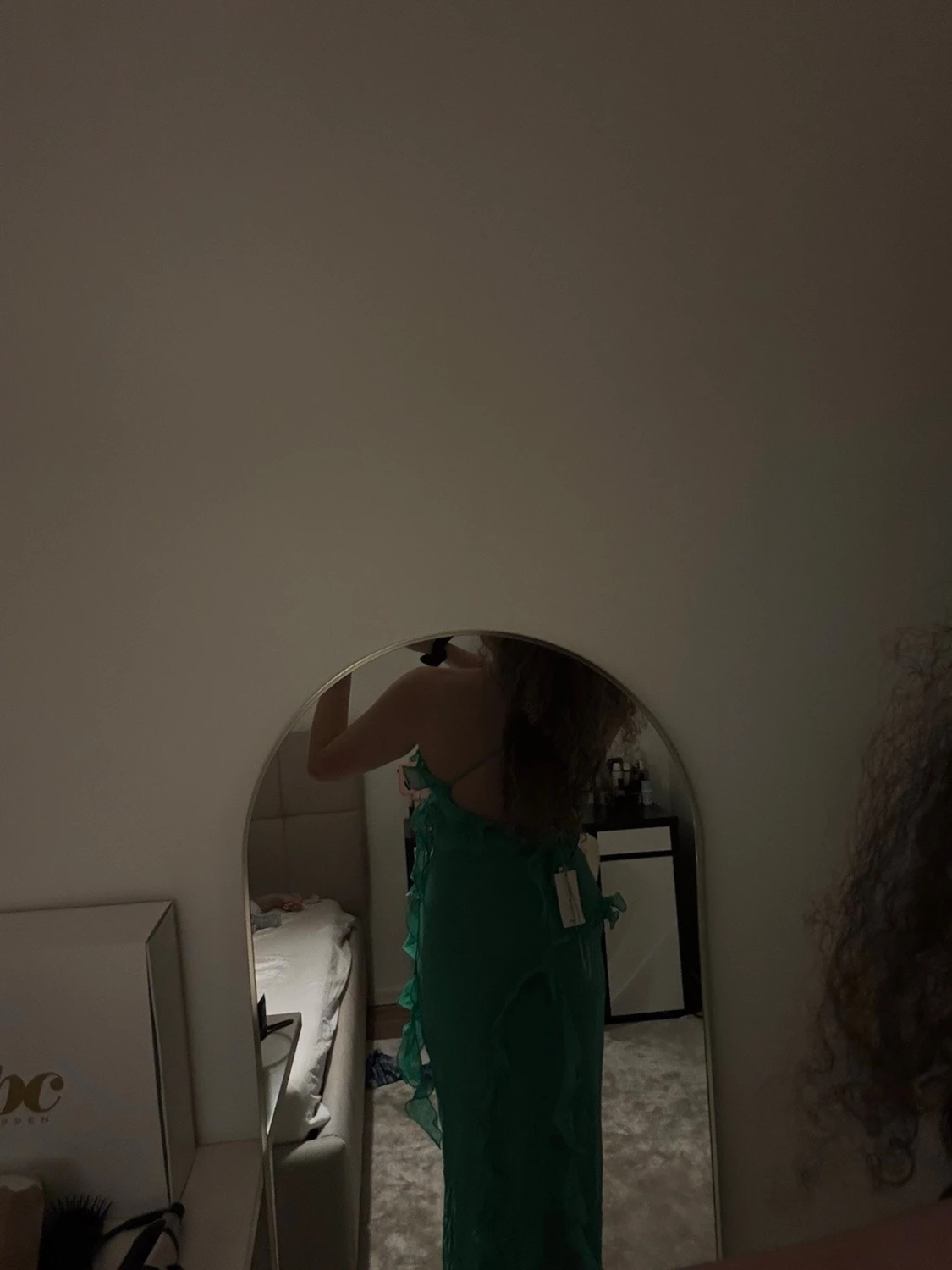 Grön långklänning med volanger - 5