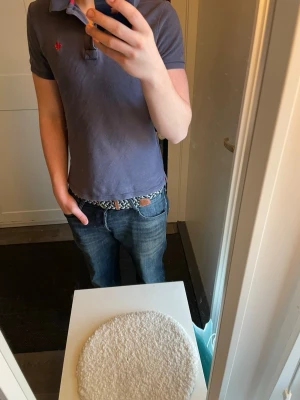 Morris pike - Mörkblå Morris pike. Lite urtvättad men ser bra ut. Storlek Xs, passar runt 170-175. Han på bilden är 177. Skriv vid frågor.