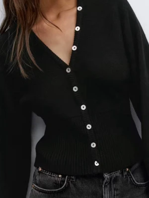 Svart kofta med knappar - Endast använd en gång