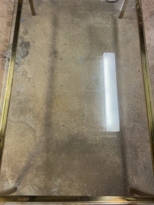 Glas soffbord 140x80 cm - Stabilt soffbord med glasskiva och metallram. Bra skick, endast normala bruksspår.  Mått: 140 x 80 cm Höjd: 50 cm  Varumärke ej verifierat. Designer ej verifierad.  Hämtas på plats. Tungt bord. Pris: 1.200 kr (kan diskuteras vid snabb affär) 