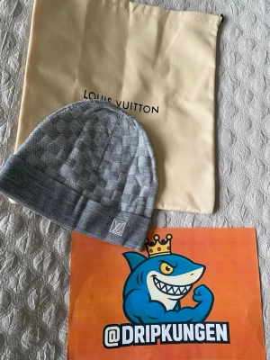 Grå LV Mössa - Grå mössa i ull från Louis Vuitton, Dustbag medföljer 