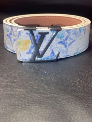 Bälte - Snyggt vit bälte 110cm