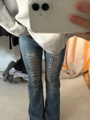 Coola jeans  - Svin snygga jeans med coola knyt detaljer!🫧🫧