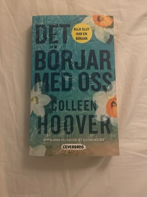 Det börjar med oss  - Helt ny ” de börjar med oss” bok av collen hoover. Fortsättning av det slutar med oss. 
