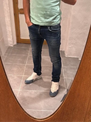 Replay jeans  - Ett par snygga byxor från Replay i storlek W29 L30 i modellen Andov 