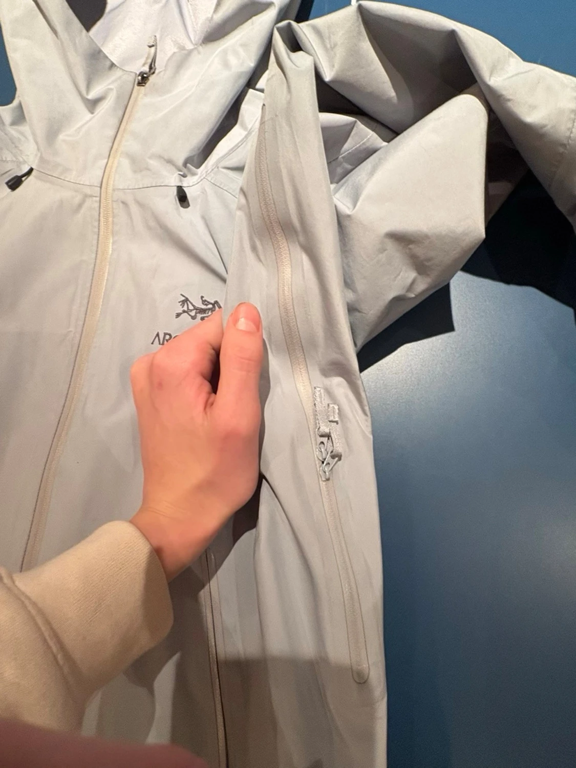 Ljusgrå regnjacka från Arc'teryx - 2