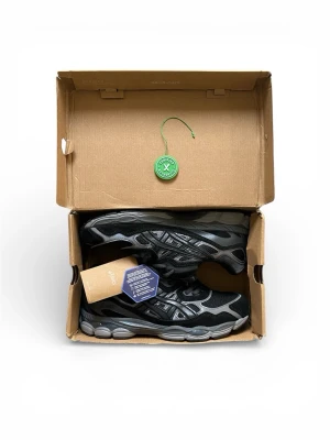 Asics gel nyc - Oanvänd. Storlek 43,5 men mer som 42,5. Köpta från stock X. Skriv gärna!