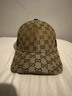 Gucci keps  - Hej jag vill sälja min Gucci keps 