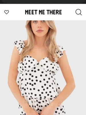 Söker topp - Söker denna prickiga topp ifrån meet me there!! 