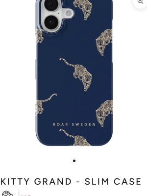 Blått mobilskal Roar Sweden iPhone 17 - Snyggt mörkblått mobilskal från Roar Sweden💓Helt oanvänd inte ens öppnad!! Perfekt för dig som vill ha ett unikt och stilrent skydd till mobilen. 