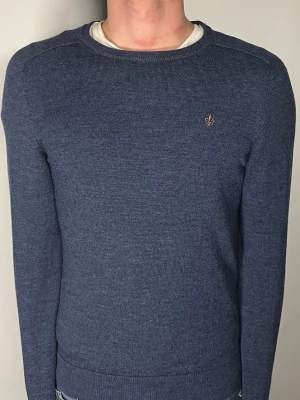 Morris merinoull tröja - Säljer en riktigt snygg och trendig Morris tröja i 100% merinoull och i fint skick, storlek M men sitter som S, vid frågor är det bara att skriva //Gramenti