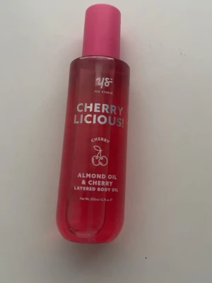 Body oil cherry  - 🍒 luktar jätte gott