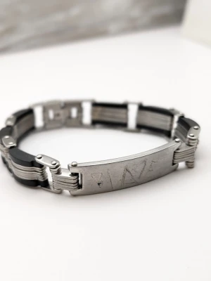 Metallarmband med svart detalj "Blaze" länk armband - Coolt armband i rostfritt stål med svarta detaljer och en bred platta framtill. Armbandet har en industriell känsla med flera lager av metall och en robust design. Perfekt för dig som gillar en tuff och modern stil.