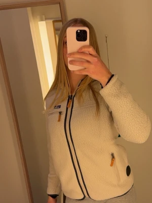 Patagonia Fleece - Säljer min Patagonien fleece då den inte kommer till användning, mycket bra skick! Storlek M 