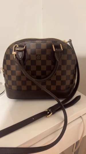 brun väska - jätte fin väska,pris kan diskuteras 💕💕