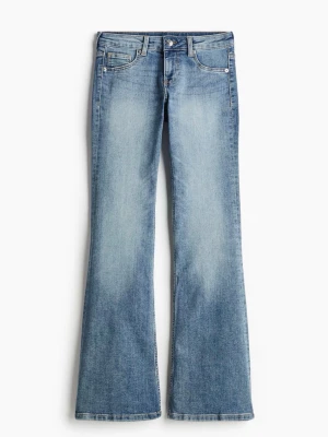 Blå raka jeans från Zara - Säljer ett par blåa jeans då jag köpte fel storlek. Helt nya! Slutsålda på hm 