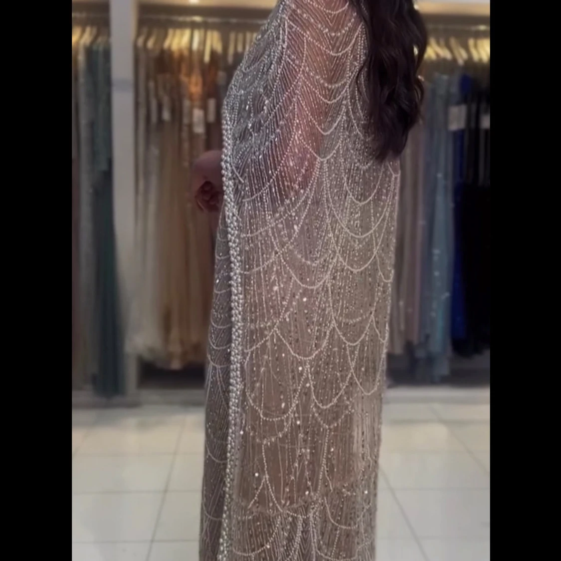 Champagnefärgad glittrig långklänning - 1