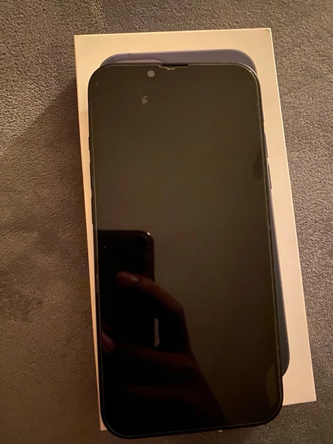 Svart iPhone 13 med dubbla kameror - 4