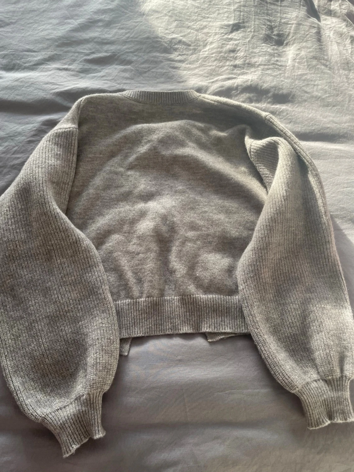 Grå stickad kofta med knytband - 3