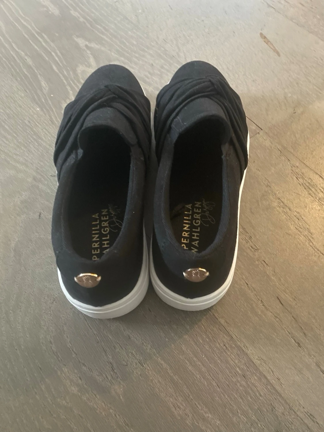 Svarta slip-on sneakers Pernilla Wahlgren - 2
