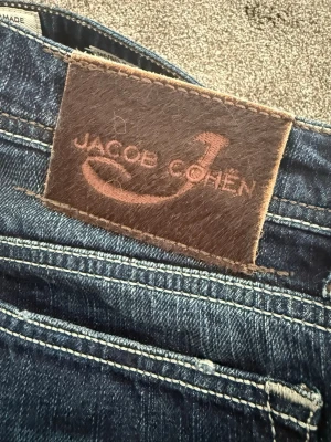 Jacob Cohen  - Supersnygga mörkblå jeans från Jacob Cohen stl. w34, herrjeans. Modell 620.