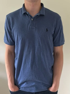 Ralph Lauren Piké - - Condition: 8/10 - Color: Blue - Size: M