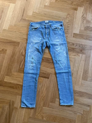 Replay Jeans Slim W33 L34 - Hej! Säljer dessa Replay Slim Jeans i strlk 33/34, Sällsynta och otroligt feta. 599kr, skriv gärna ifall du har en fråga! 👑