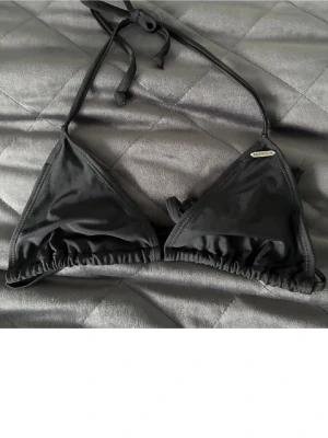 Bikini  - Fin bikiniöverdel som jag ej vet storlek på, skulle gissa på xs