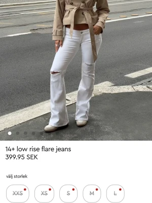 Vita low rise flare jeans - Helt slutsålda super fina och populära jeans från Gina 14+.  Helt nya med prislapp kvar!