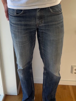 Levis 559 Vintage Jeans - Snygga Levis Vintage Jeans. Färg: Mörkblå med snygg fade | Modell: 559 | Storlek: W31 L32 |  Mått: Midja: 41 cm Längd: 101 cm Benöppning: 21 cm Lår från grenen: 28 cm  Tveka inte att höra av dig minsta fråga eller fundering! Skickas snabbt!