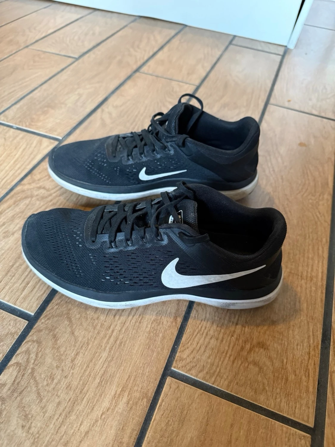 Svarta Nike flex run sneakers