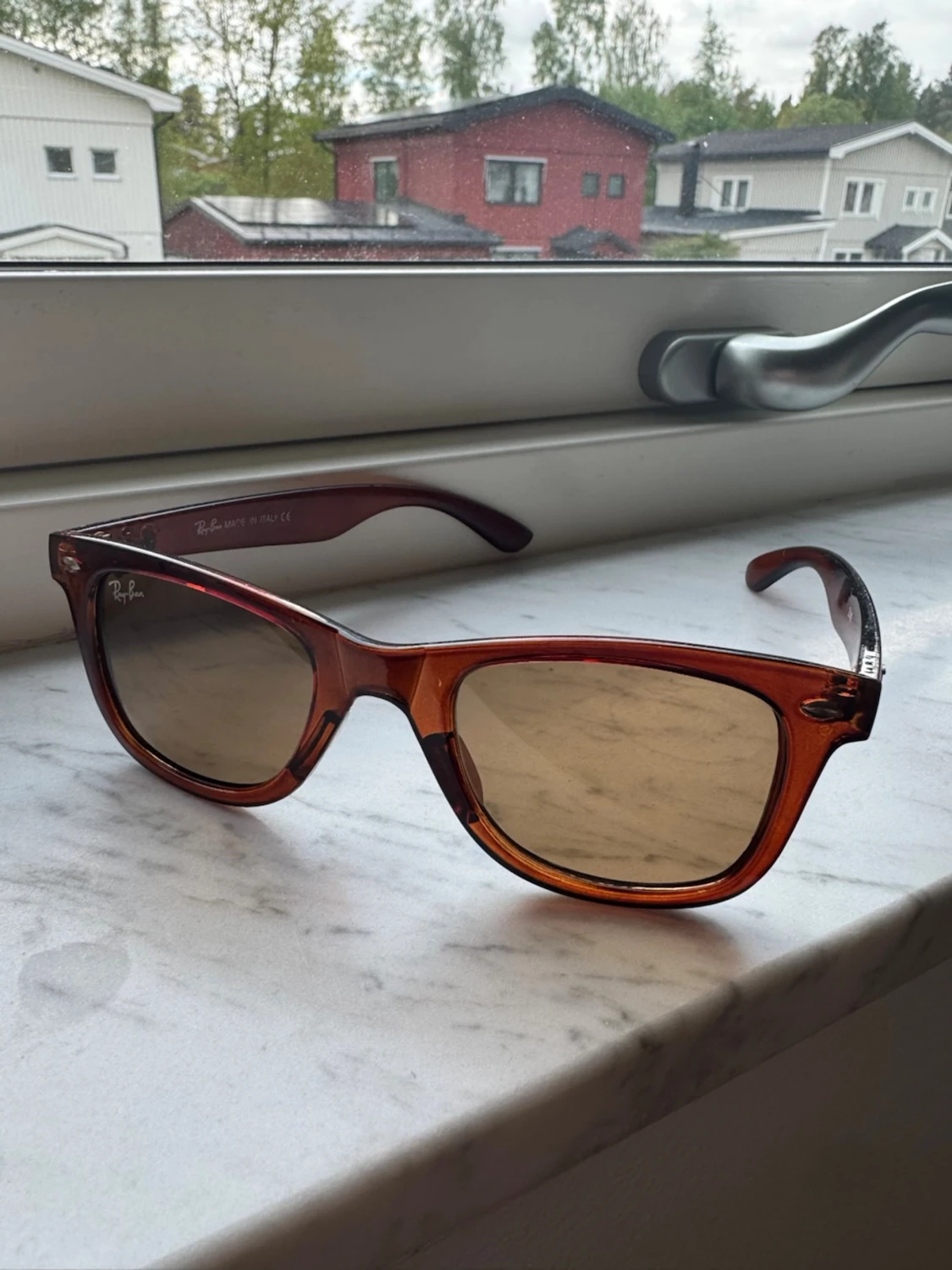 Bruna Ray-Ban Wayfarer solglasögon