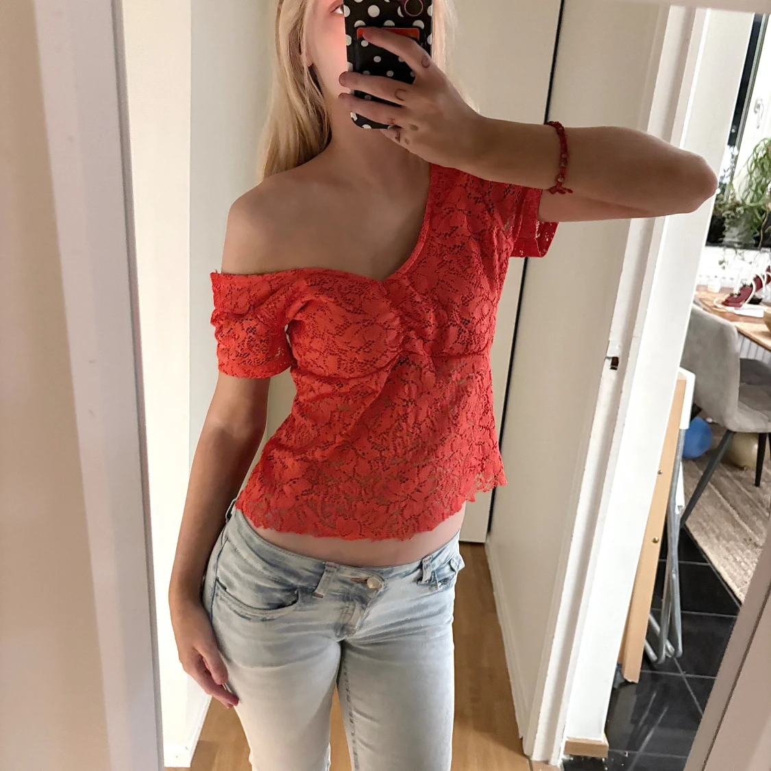 Röd spetsig croppad blus - 1