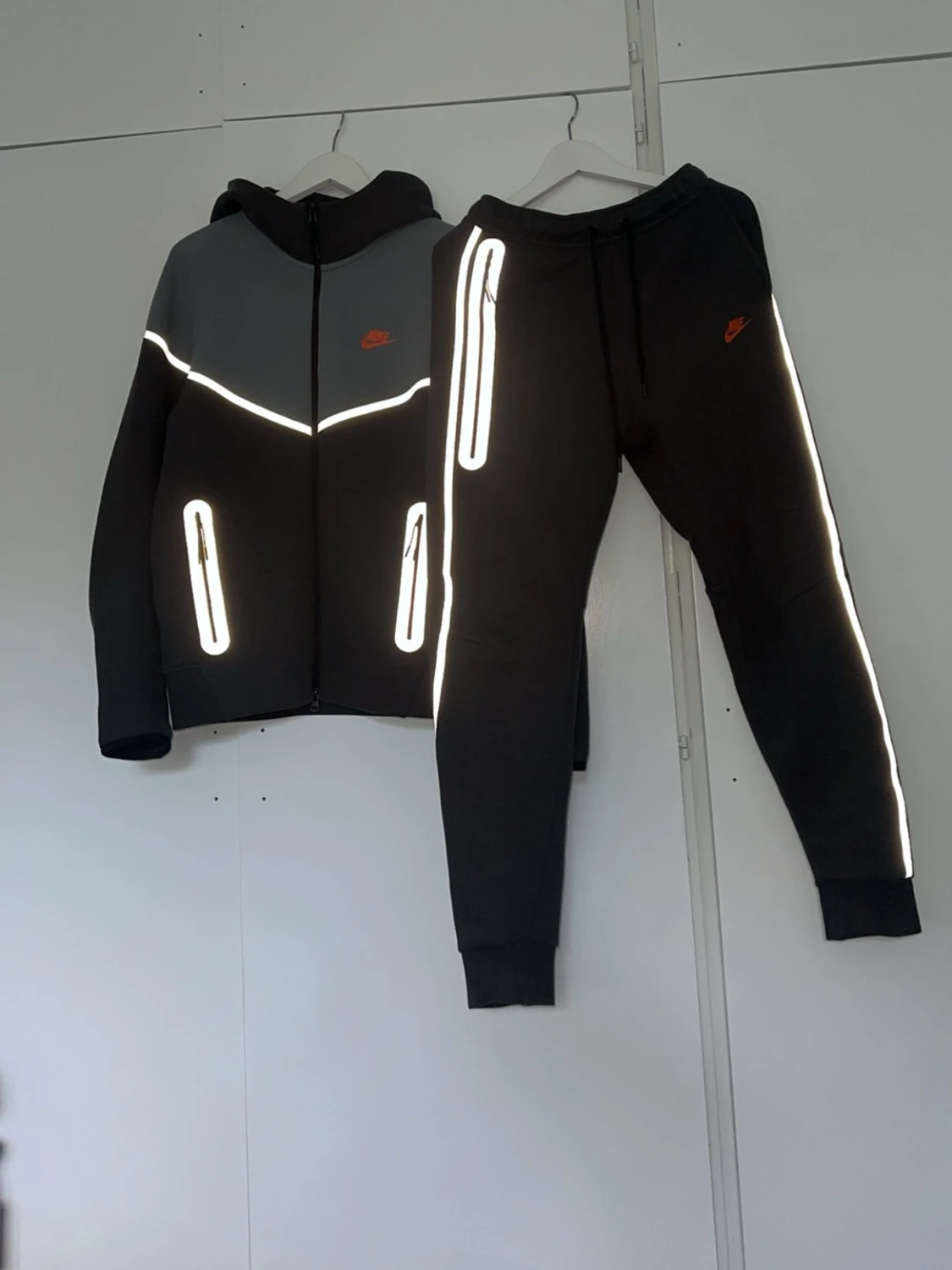 Nike set med hoodie och byxor - 1