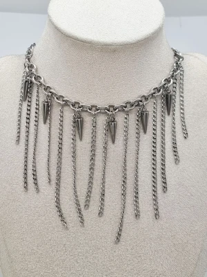 Handgjort halsband  - Material-rostfritt stål 