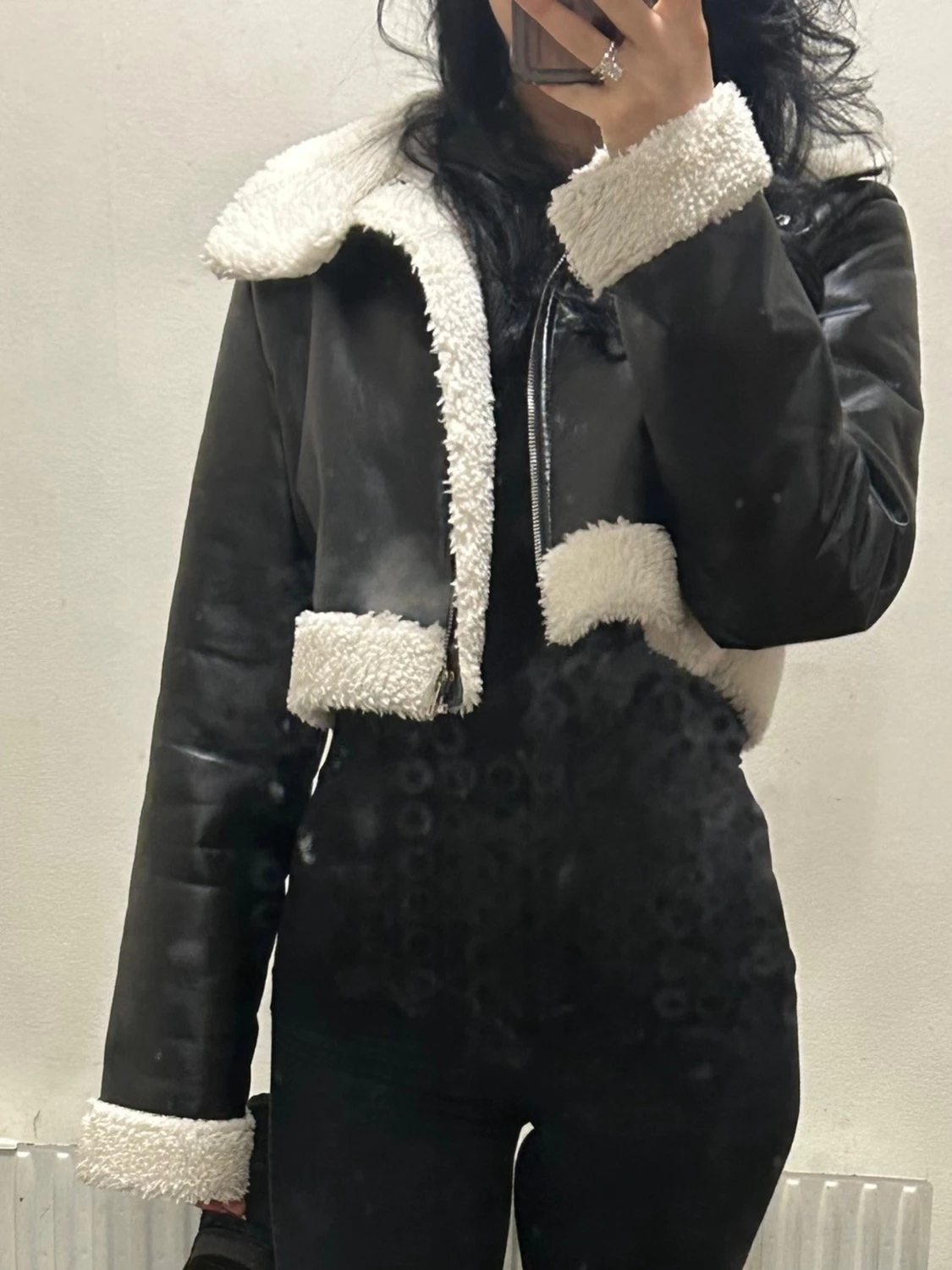 Svart cropped skinnjacka - 1