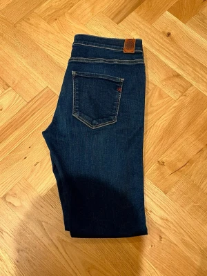 Replay jeans W31 - Skick: 10/10 nytt oanvänt!👍 Storlek: W31 L30 Passform: Slim fit Innerbensmått: 71cm Längd: 98cm Midja: 38cm BÄTTRE PRIS VID SNABB AFFÄR!💵  KONTAKTA MIG VID MINSTA FUNDERING🤔