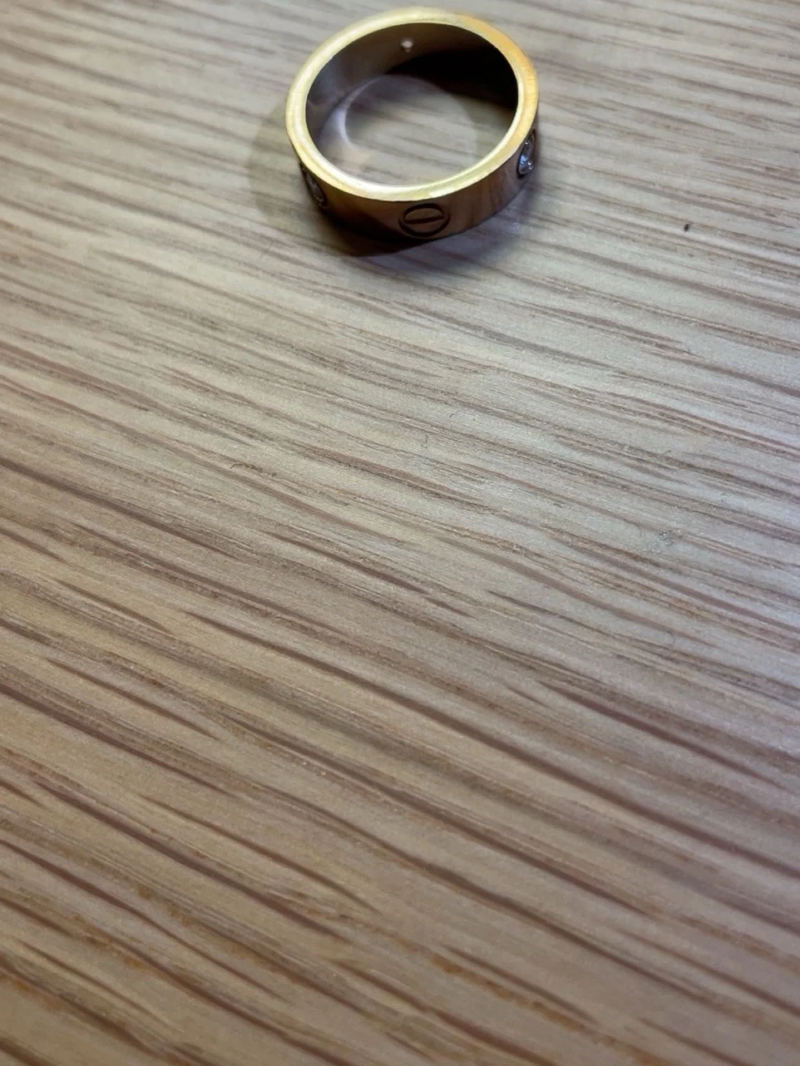 Guldfärgad ring med sten - 1