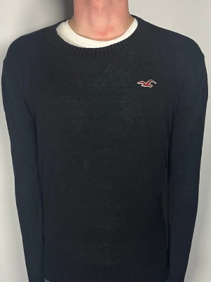 Hollister tröja - Säljer en riktigt snygg och trendig Hollister tröja i fint skick, storlek S, vid frågor är det bara att skriva //Gramenti