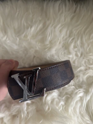 L bälte brunn  - Säljer L bälte i brunn vid frågor hör av er 