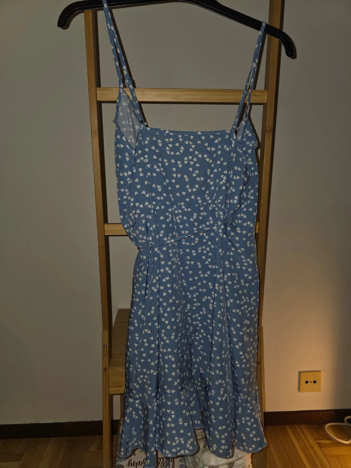 Blå omlottklänning med volanger - 2