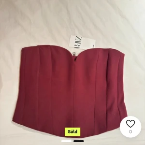 Zara topp - Köpt här på plick men har aldrig blivit använd då de inte är rätt storlek för mig, prislappen finns kvar💘