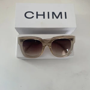 Chimis  - Solglasögon från chimi i modellen 08💛